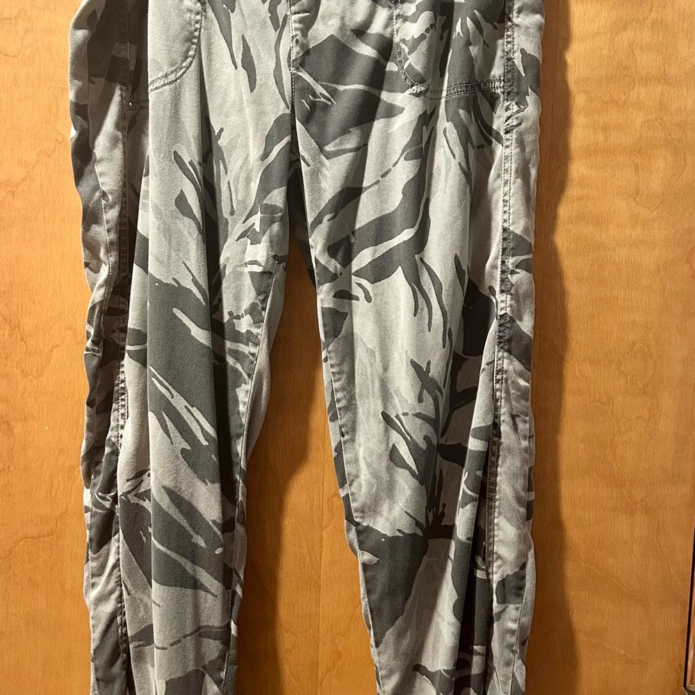 XCVI Gray Cargo Pants with Vintage Appeal